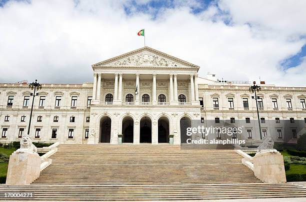 portugiesische parlamentsgebäude in lissabon - portugiesische kultur stock-fotos und bilder