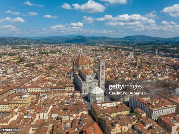 florence cityscape and cattedrale di santa maria del fiore - fiore di campo fotografías e imágenes de stock