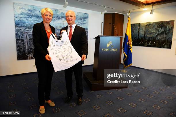 Team manager Doris Fitschen poses with Reinhard Pafl, mayor of Essen, during a photocall for the Germany Women's National Team at the town hall on...