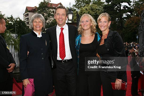 Claus Kleber with his wife Renate And the daughters Alexandra and Caterina at of arrival at the Nibelungen Festival in Worms.