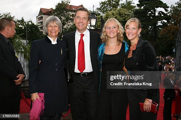 Claus Kleber with his wife Renate and daughters Alexandra and Caterina In The Arrival To Premiere In Worms Nibelungen.