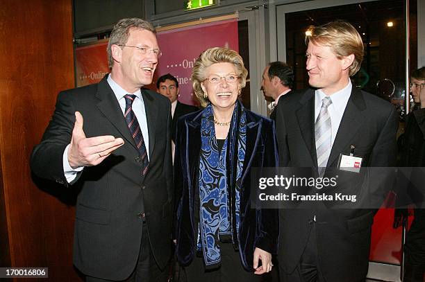 Christian Wulff, Vivian Reding and Ulrich Wilhelm When T-Online media meeting "Talk @ Night" on of Cebit in Hannover Am 080306. (Photo by Franziska...