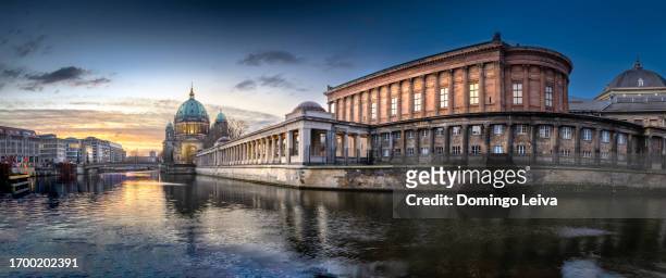 berlin cathedral at dawn, germany - spree river stock-fotos und bilder