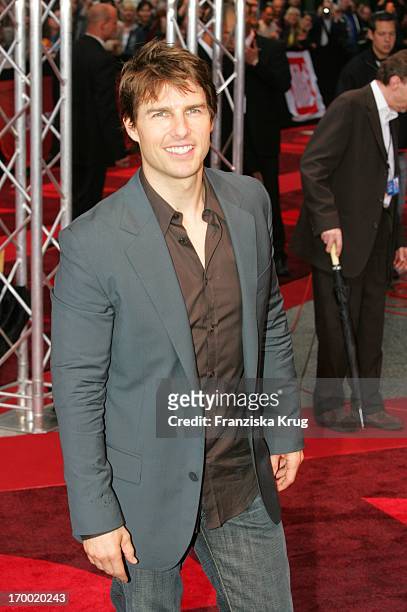 Tom Cruise On In "War of the Worlds" European premiere in the theater at Potsdamer Platz in Berlin 140605.