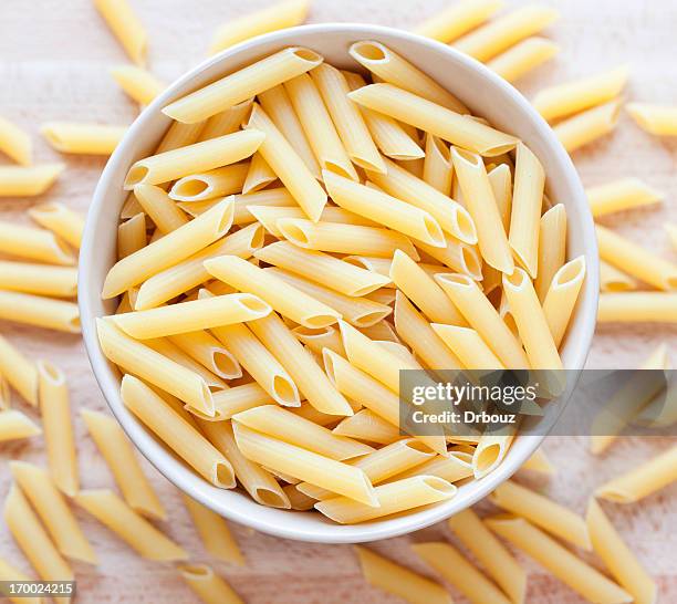 pasta -striped pens - penne stockfoto's en -beelden