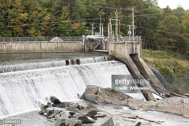 lac cascade de l'énergie hydroélectrique de la société - polder barrage photos et images de collection