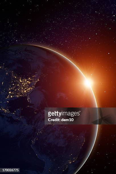 sol naciente detrás del planeta - satellite space fotografías e imágenes de stock