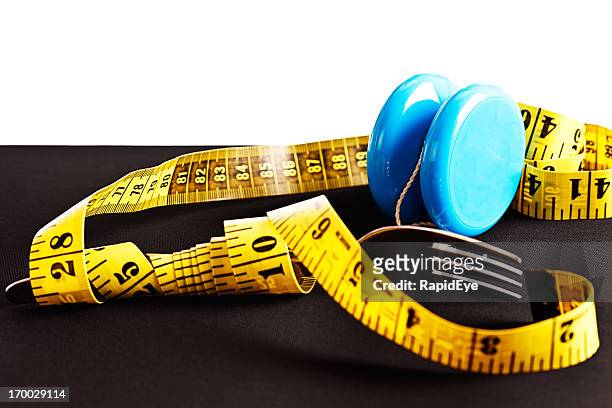 yo-yo or on-off dieting will never improve your measurements - yoyo dieting stock pictures, royalty-free photos & images