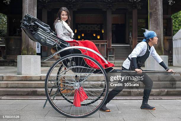 rickshaw japonés - rickshaw fotografías e imágenes de stock