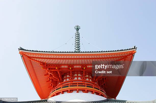 top roof of konpon daito in koyasan - konpon daito stock pictures, royalty-free photos & images