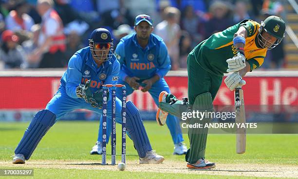 South Africa's Robin Peterson bats as India's Mahendra Sing Dhoni and India's Suresh Raina watch during the 2013 ICC Champions Trophy cricket match...