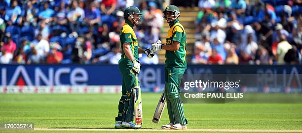 South Africa's AB de Villiers speaks with South Africa's Robin Peterson during the 2013 ICC Champions Trophy cricket match between India and South...