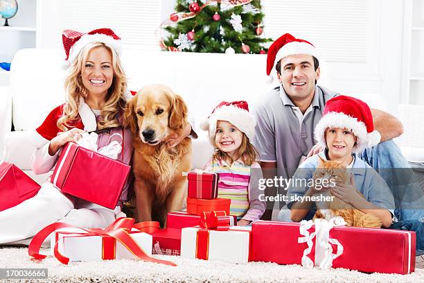 young family with pets enjoying in christmas - festieve stemming stockfoto's en -beelden