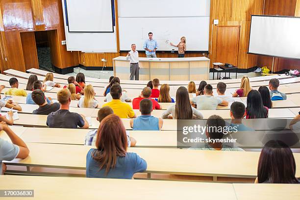 alunos em palestra. - auditorium imagens e fotografias de stock