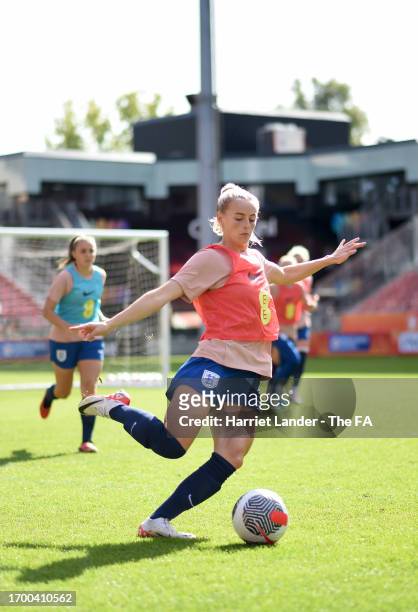 Chloe Kelly of England runs with the ball during a training session at Stadium Galgenwaard on September 25, 2023 in Utrecht, Netherlands.