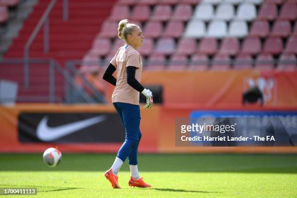Ellie Roebuck of England reacts during a training session at Stadium Galgenwaard on September 25, 2023 in Utrecht, Netherlands.