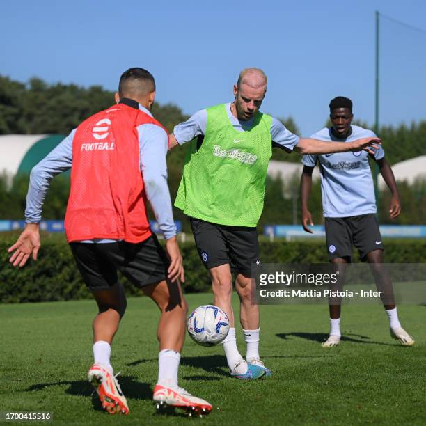 Davy Klaassen of FC Internazionale in action during the FC Internazionale training session at Suning Training Centre at Appiano Gentile on September...