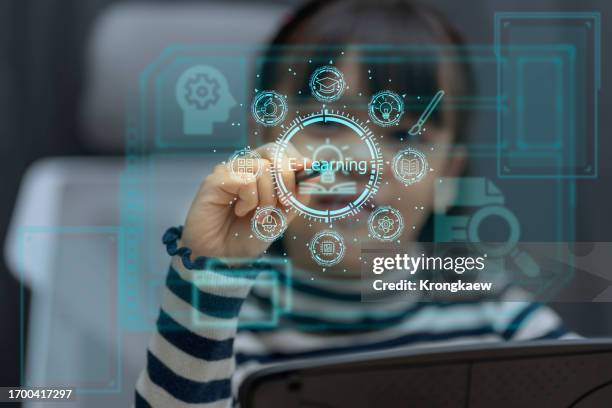 e-learning concept. - vie scolaire photos et images de collection