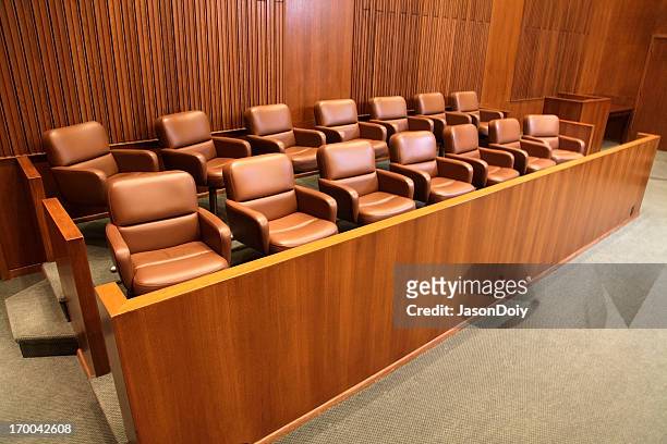 gerichtssaal geschworenenbank - empty courtroom stock-fotos und bilder