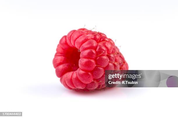 raspberry isolated on white background - framboises photos et images de collection