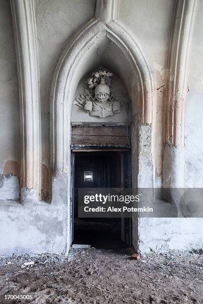 old stable in velikaya lipa town, belarus - prince anton radziwill stock pictures, royalty-free photos & images