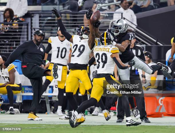Head coach Mike Tomlin of the Pittsburgh Steelers reacts as cornerback Levi Wallace of the Pittsburgh Steelers breaks up a pass intended for wide...