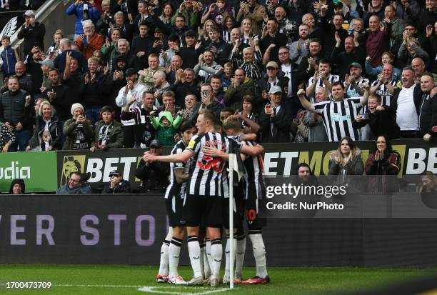 Newcastle United players celebrate Newcastle United's Alexander Isak's goal during the Premier League match between Newcastle United and Burnley at...