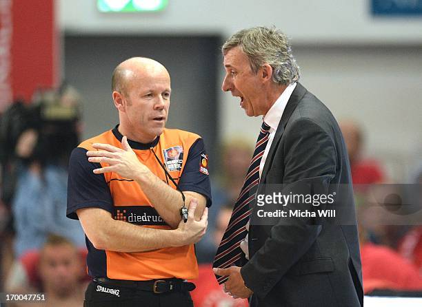 Head coach Svetislav Pesic of Muenchen discusses with the referee during game 5 of the semifinals of the Beko BBL playoffs between Brose Baskets and...