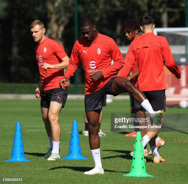 Fikayo Tomori of AC Milan in action during an AC Milan training session at Milanello on September 25, 2023 in Cairate, Italy.