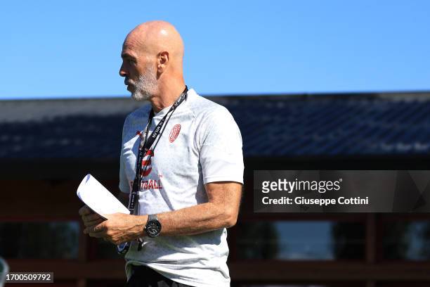 Stefano Pioli Head coach of AC Milan looks on during an AC Milan training session at Milanello on September 25, 2023 in Cairate, Italy.