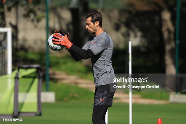 Antonio Mirante of AC Milan looks on during an AC Milan training session at Milanello on September 25, 2023 in Cairate, Italy.