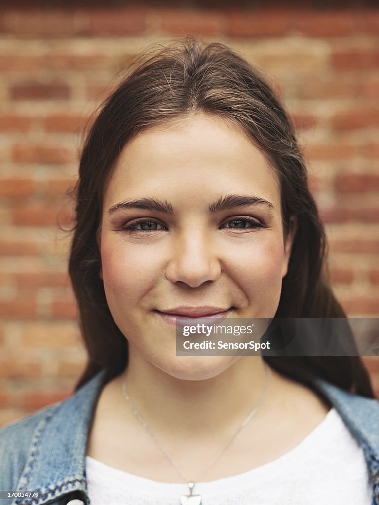 Mujer joven en la calle