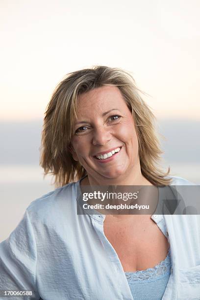 happy mature woman outdoor portrait - 40 49 år bildbanksfoton och bilder