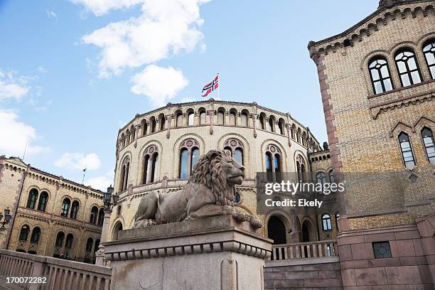 norwegian parliament bulding. - the prime minister introduces his new members of parliament stockfoto's en -beelden