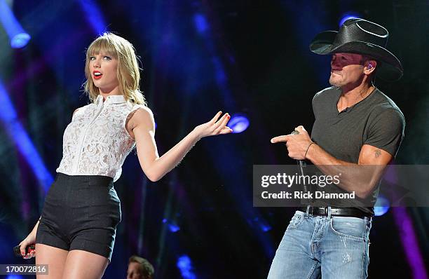 Taylor Swift and Tim McGraw perform during the 2013 CMA Music Festival on June 6, 2013 in Nashville, Tennessee.