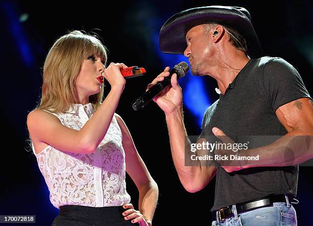 Singers Taylor Swift and Tim McGraw perform during the 2013 CMA Music Festival on June 6, 2013 in Nashville, Tennessee.