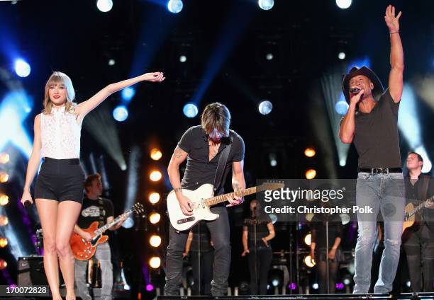 Taylor Swift, Keith Urban and Tim McGraw perform during the 2013 CMA Music Festival on June 6, 2013 in Nashville, Tennessee.