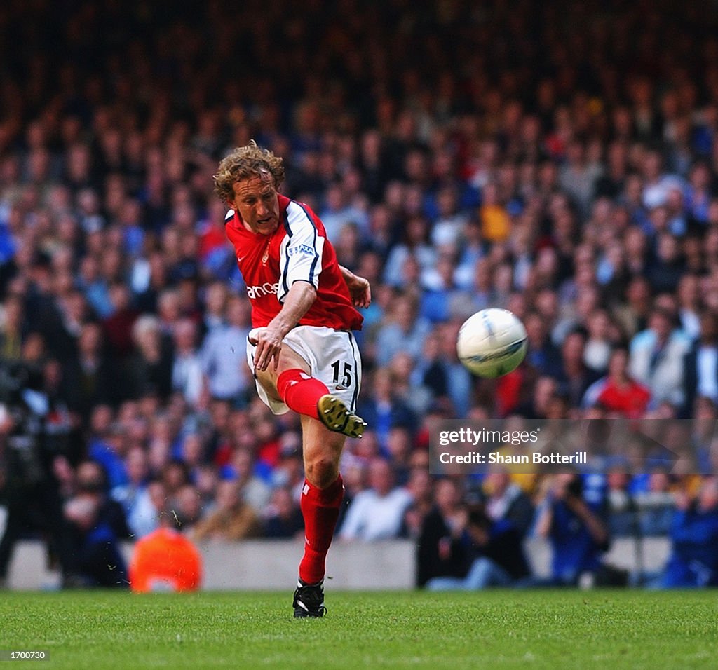 Ray Parlour of Arsenal scores