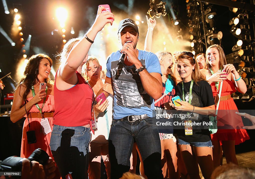 2013 CMA Music Festival - Day 1