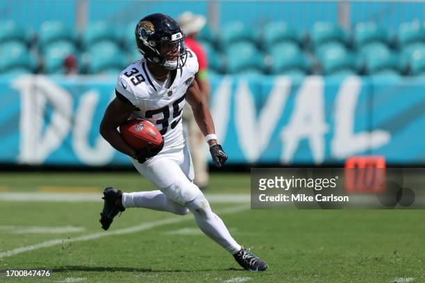 Jamal Agnew of the Jacksonville Jaguars returns a kickoff against the Houston Texans at EverBank Field on September 24, 2023 in Jacksonville, Florida.