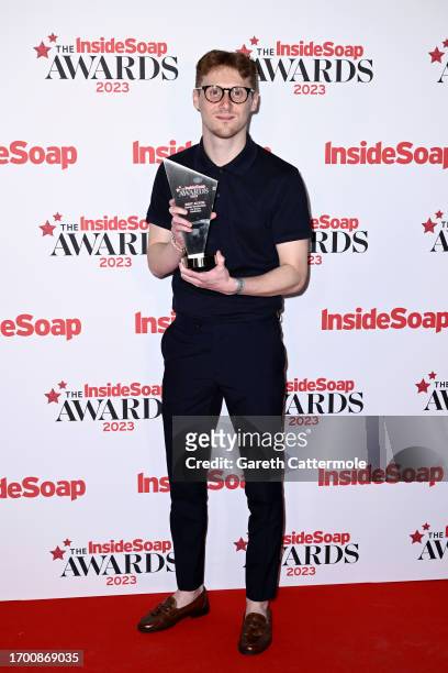 Jamie Borthwick with the Best Actor Award at the Inside Soap Awards 2023 Winners Room at Salsa! on September 25, 2023 in London, England.