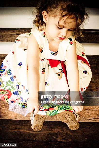 menina de vestido - vestido stock pictures, royalty-free photos & images