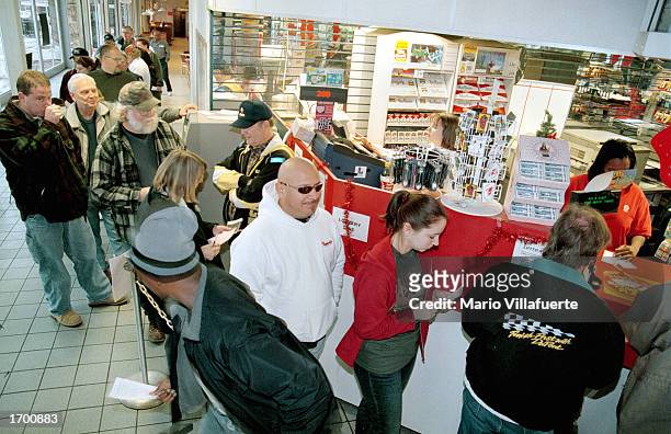 Hundreds of people from as far as Dallas, Texas crossed the Louisiana state line earlier today to purchase Power Ball tickets December 24, 2002 in...