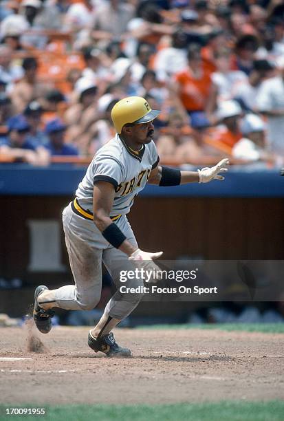 Tony Pena of the Pittsburgh Pirates bats against the New York Mets during an Major League Baseball game circa 1986 at Shea Stadium in the Queens...