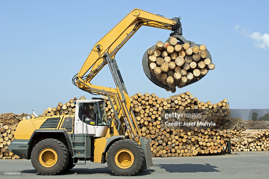 Wheel loader - Lumber industry