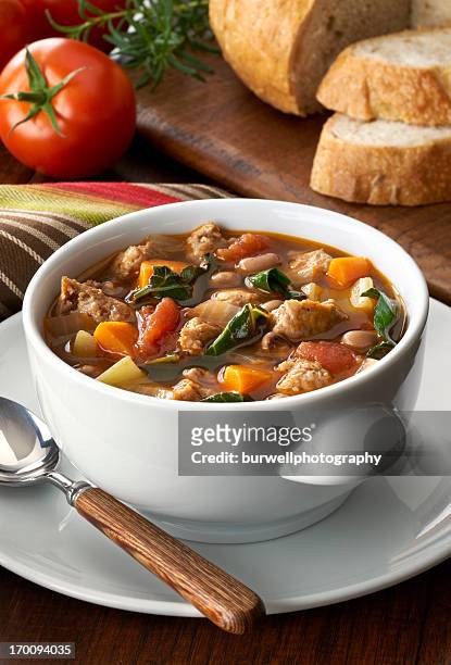 sopa de verduras con salchichas - vegetable soup fotografías e imágenes de stock