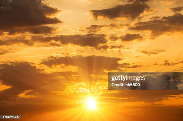 sunset sunrise cloudscapes - golden clouds stockfoto's en -beelden