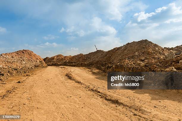 carretera de tierra - irregular texturizado fotografías e imágenes de stock