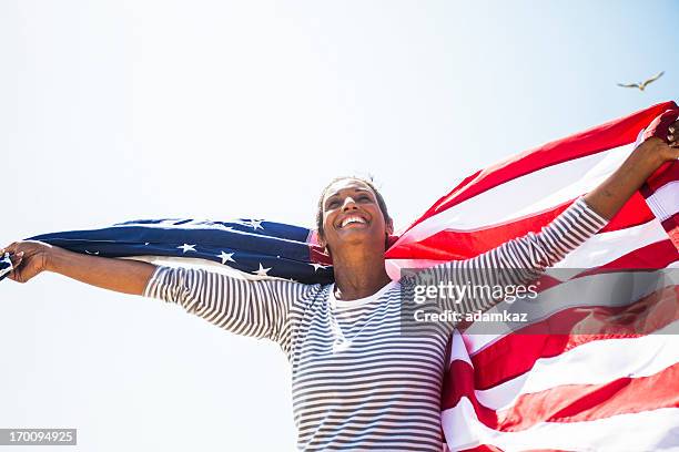 african american senior carrying usa flag - american flag ocean 個照片及圖片檔