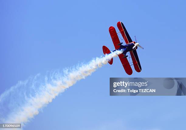 aerial acrobatics stunt flying - biplane stock pictures, royalty-free photos & images